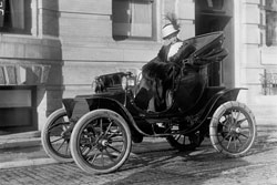 Дама в автомобиле. Нью Йорк, 1915 г.