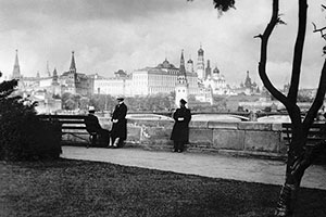 Вид на Кремль от Храма Христа Спасителя. 1920 г.